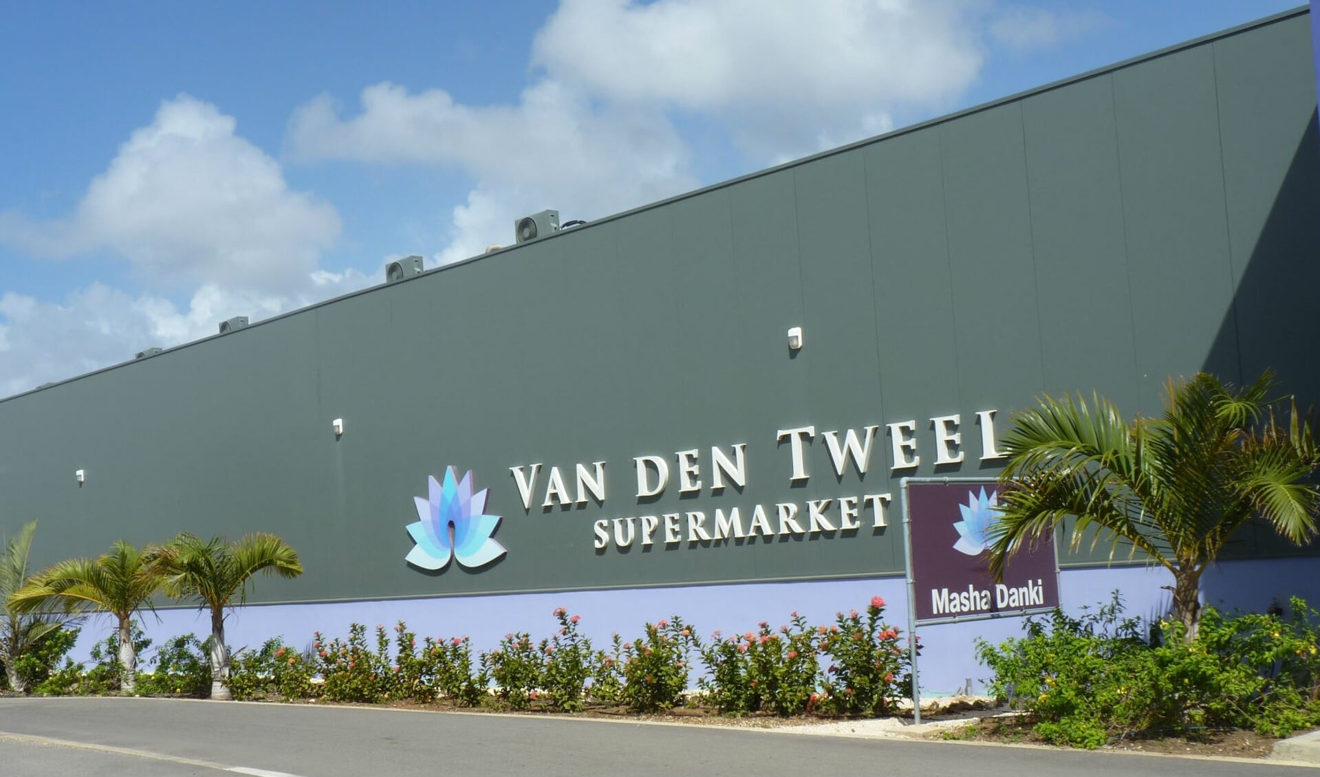 Van den Tweel breidt uit