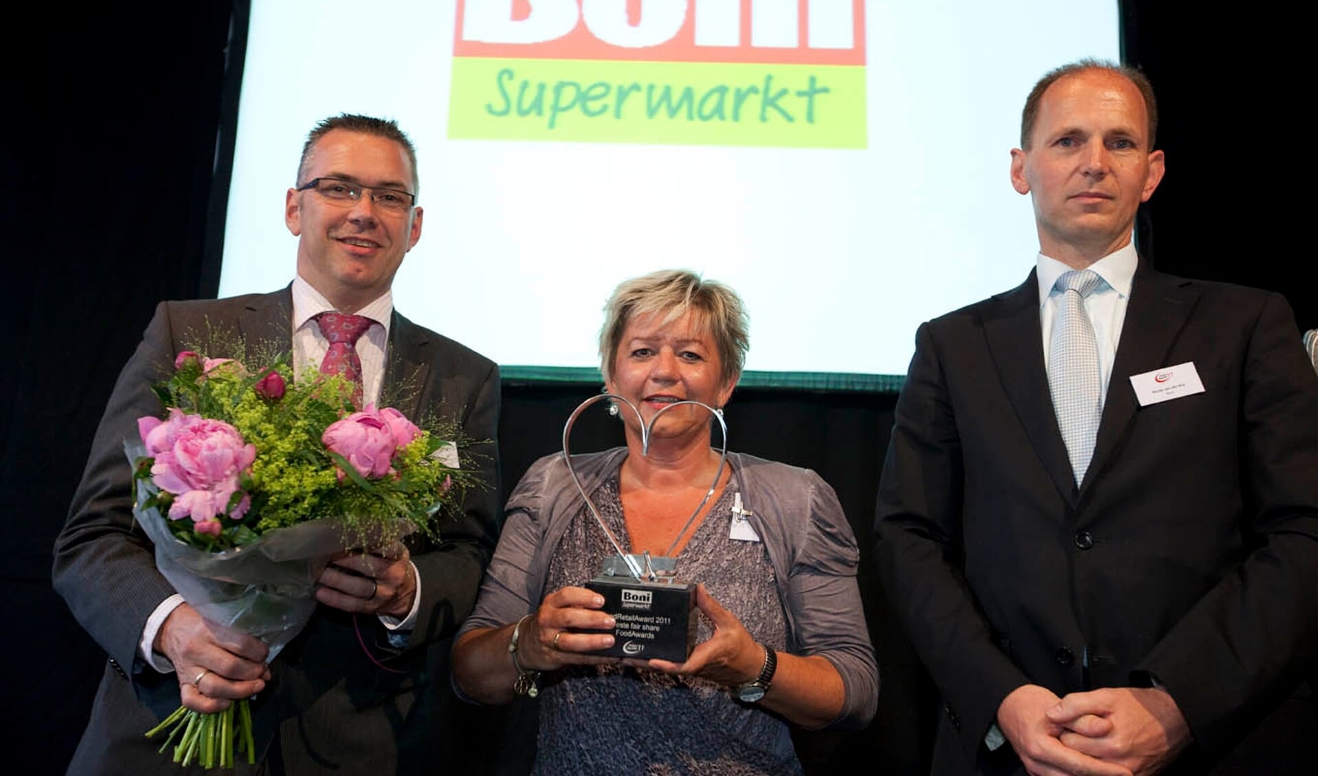 Boni wint FoodRetailAward voor hoogste fair share. V.l.n.r. Sjon van Haaren, Else van Plaggenhof en Bouke van der Wal
