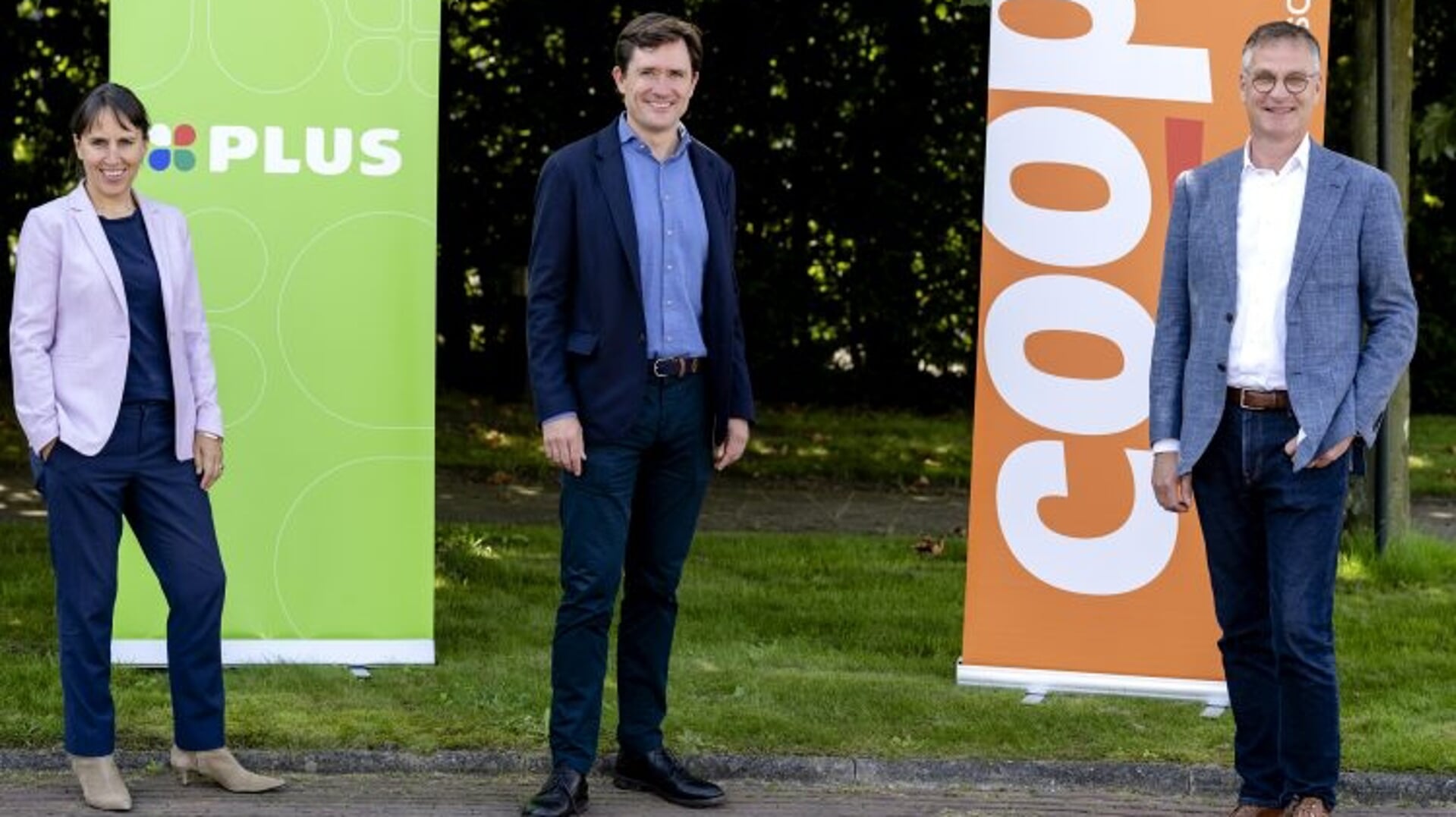 V.l.n.r. Mayte Oosterveld, Duncan Hoy en Fred Bosch bij de aankondiging van de fusie tussen Plus en Coop in 2021.