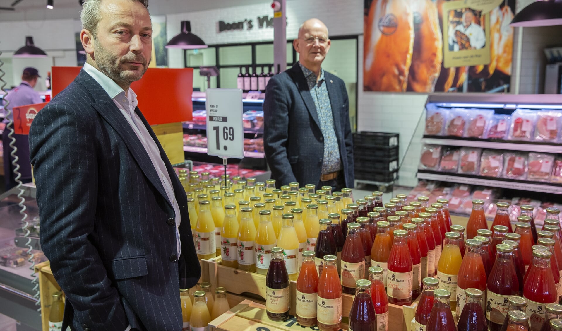 Commercieel directeur Willem Boon (l.) en manager Convenience & Buurt Eric Brosius in de Boon's Markt in Papendrecht.