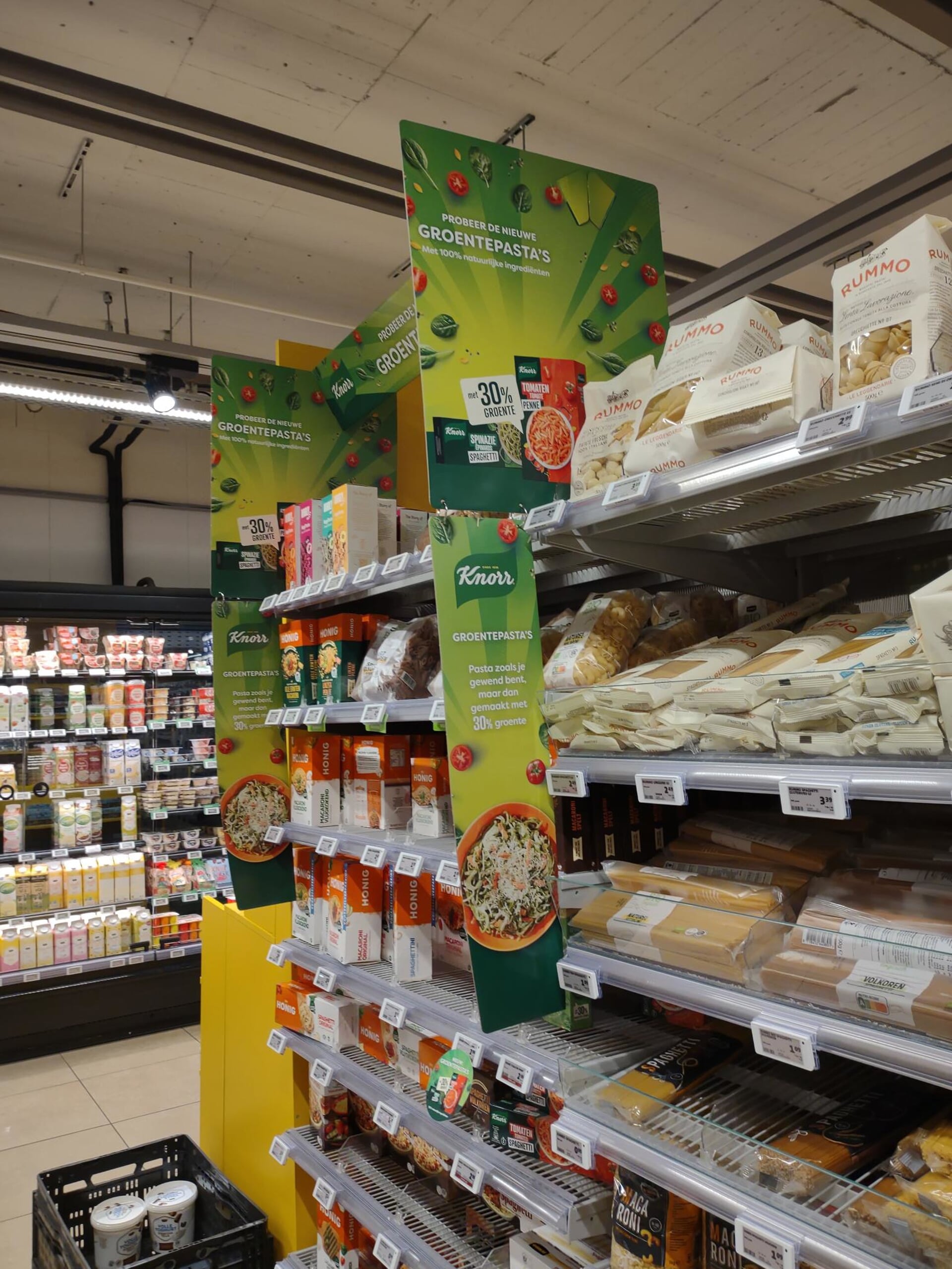 Producten van Knorr en Honig, in een Jumbo in Nijmegen. Unilever-merk Knorr en Jumbo gaan in de recepten op verpakkingen minder vlees opnemen. Honig (Heinz) houdt volgens Wakker Dier vooralsnog vast aan 'veel recepten met vlees of vis' op de verpakkingen.
