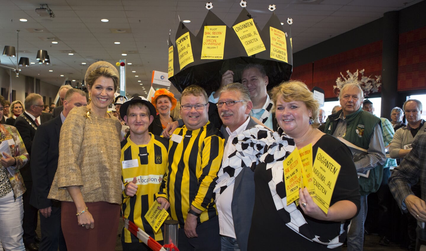 Koningin Máxima sprak geïnteresseerd met enkele ondernemers en maatschappelijke organisaties.