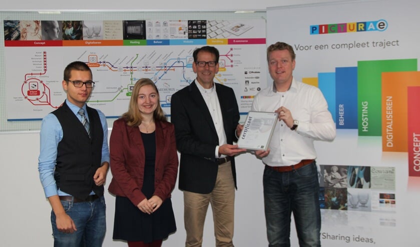V.l.n.r: Thijs Jansen (assistent facilitair manager Picturae), Vera Weterings (communicatie manager Picturae), Dik Roeland (directeur Quality Masters), Walter Tromp (financieel directeur Picturae).