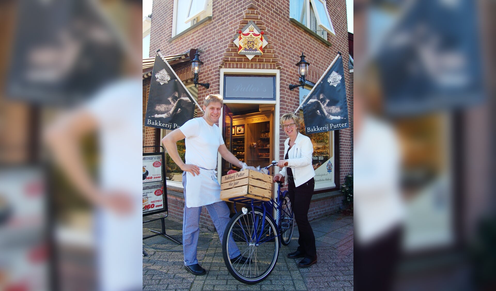 Marja Dekker is de gelukkige winnares van de fietsenactie van Bakkerij Putter.