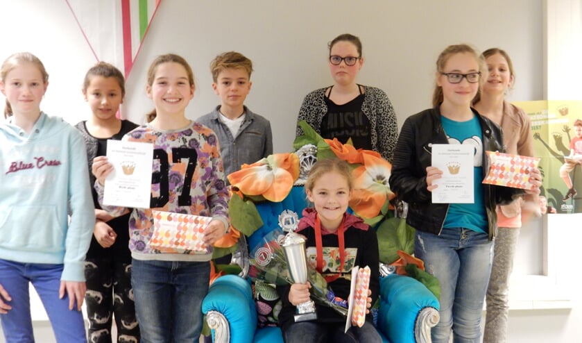 Dewi Dijkstra wint voorleeswedstrijd Heiloo