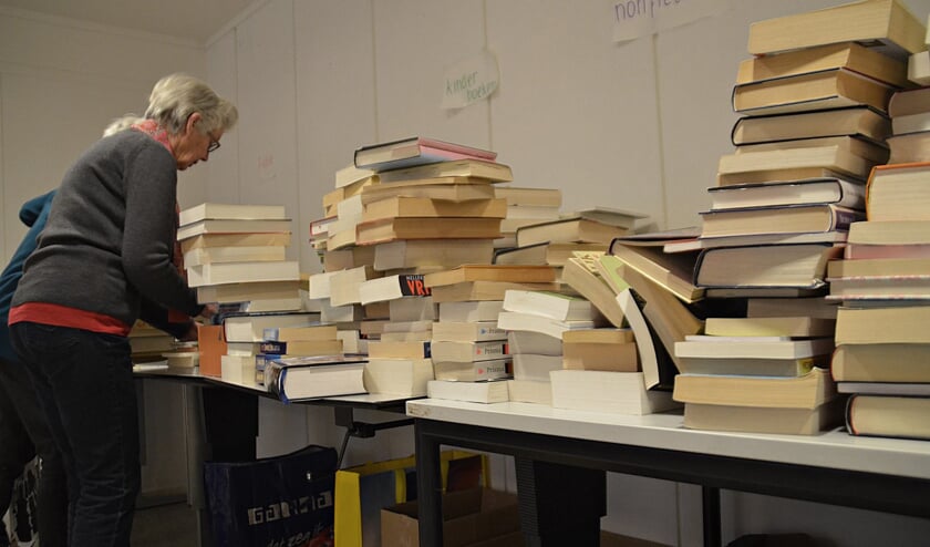 Aan de oproep om boeken te doneren voor De Nieuwe Bieb is massaal gehoor gegeven. (foto via Facebook)