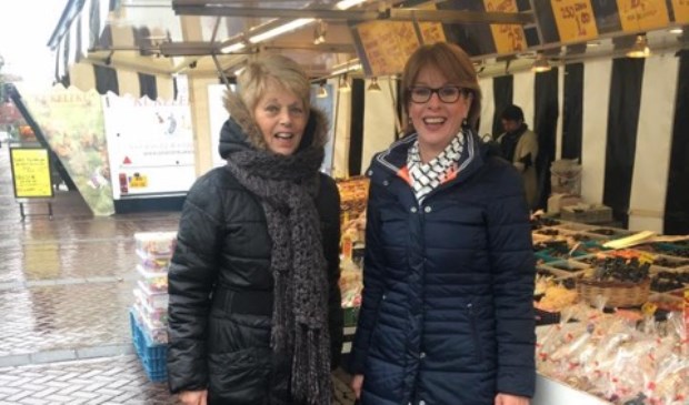 De zusjes Bicker op de markt