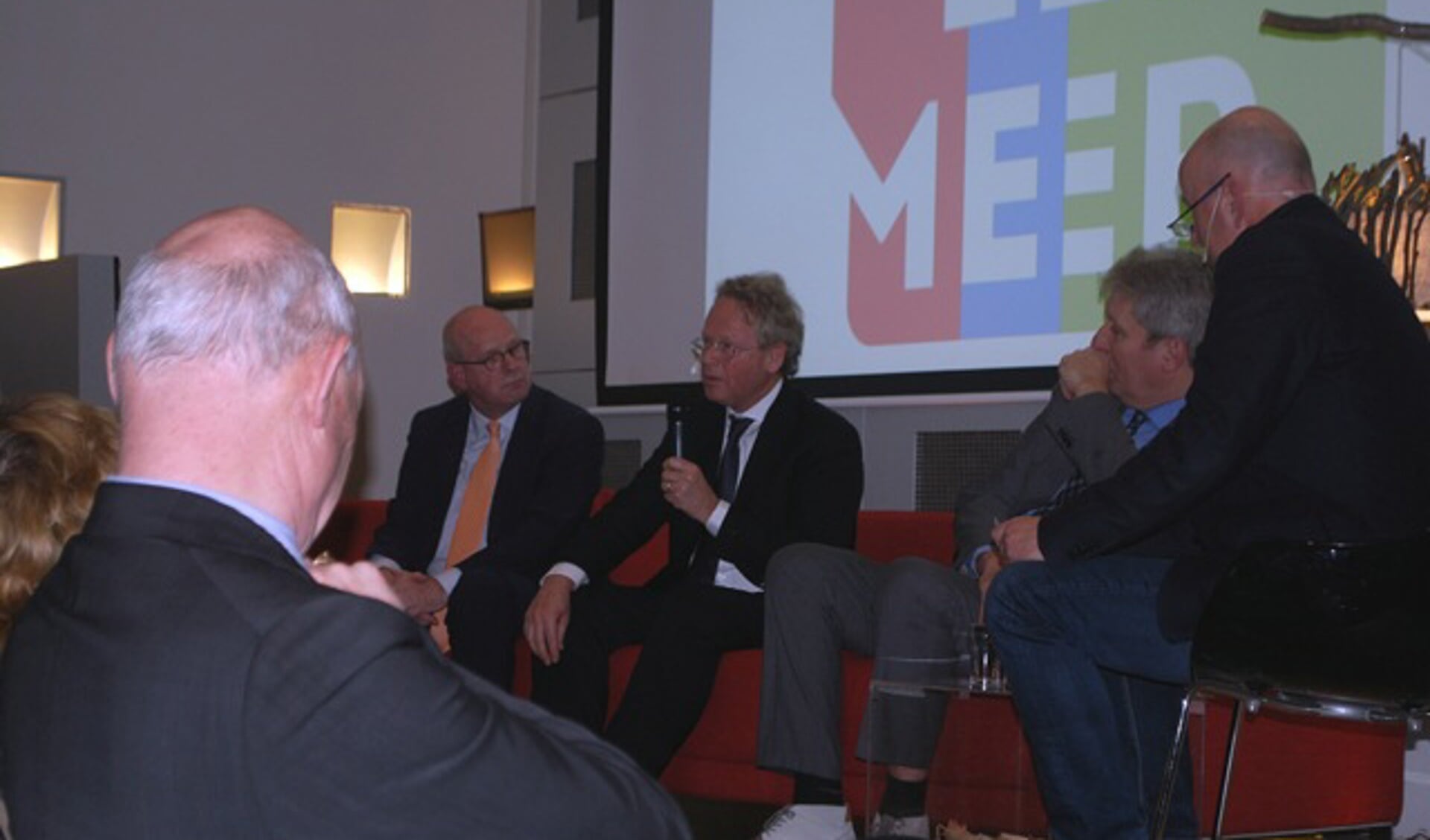 Een interview voor alle gasten met (van links naar rechts:) Fred Dellemijn (wethouder Heiloo), Dick Winkelhuis (voorzitter van de Stichting Beheerschap Boekelermeer) en Victor Kloos (wethouder Alkmaar).
