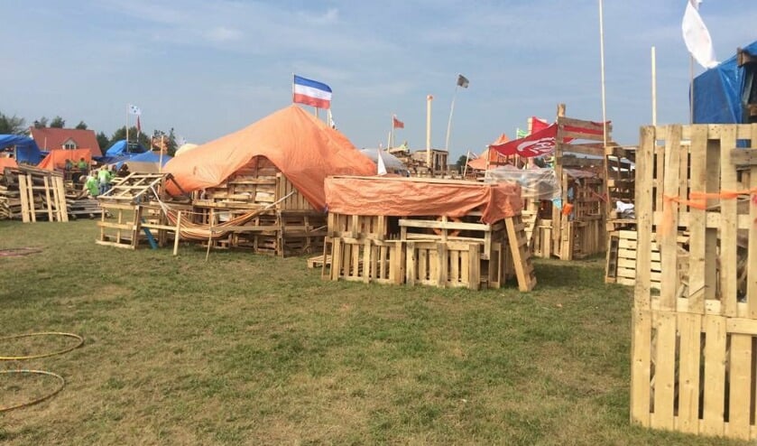 Archieffoto Timmerdorp Akersloot op het veld aan de Roemersdijk.