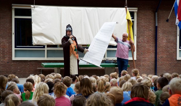 Ridder Radboud en directeur Loek Settels