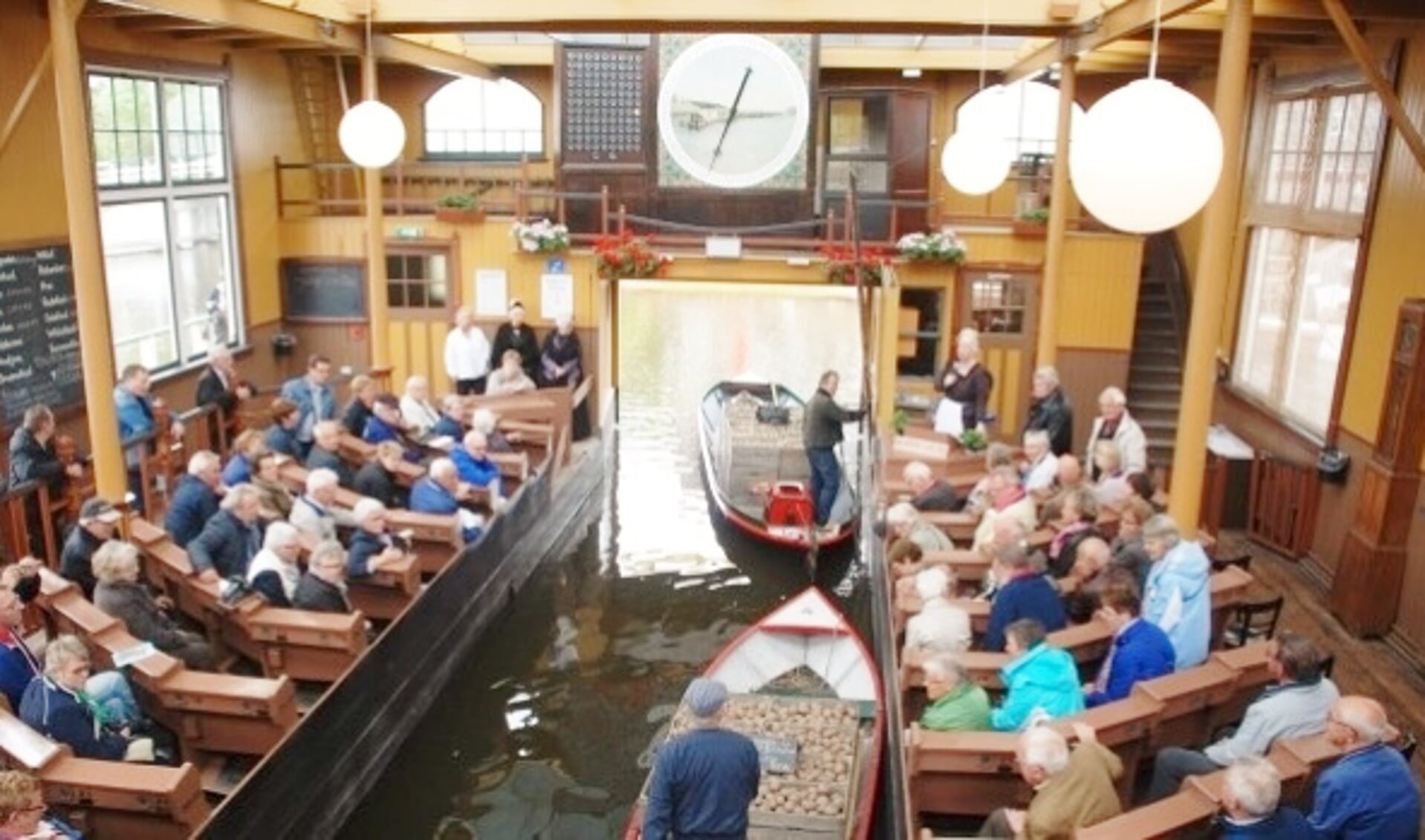 Eerste  groentendoorvaarveiling in Broek op Langedijk