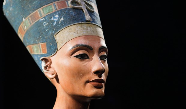 Nefertiti, één van de Koninginnen van de Nijl, waarover op 28 maart een lezing wordt gehouden.
