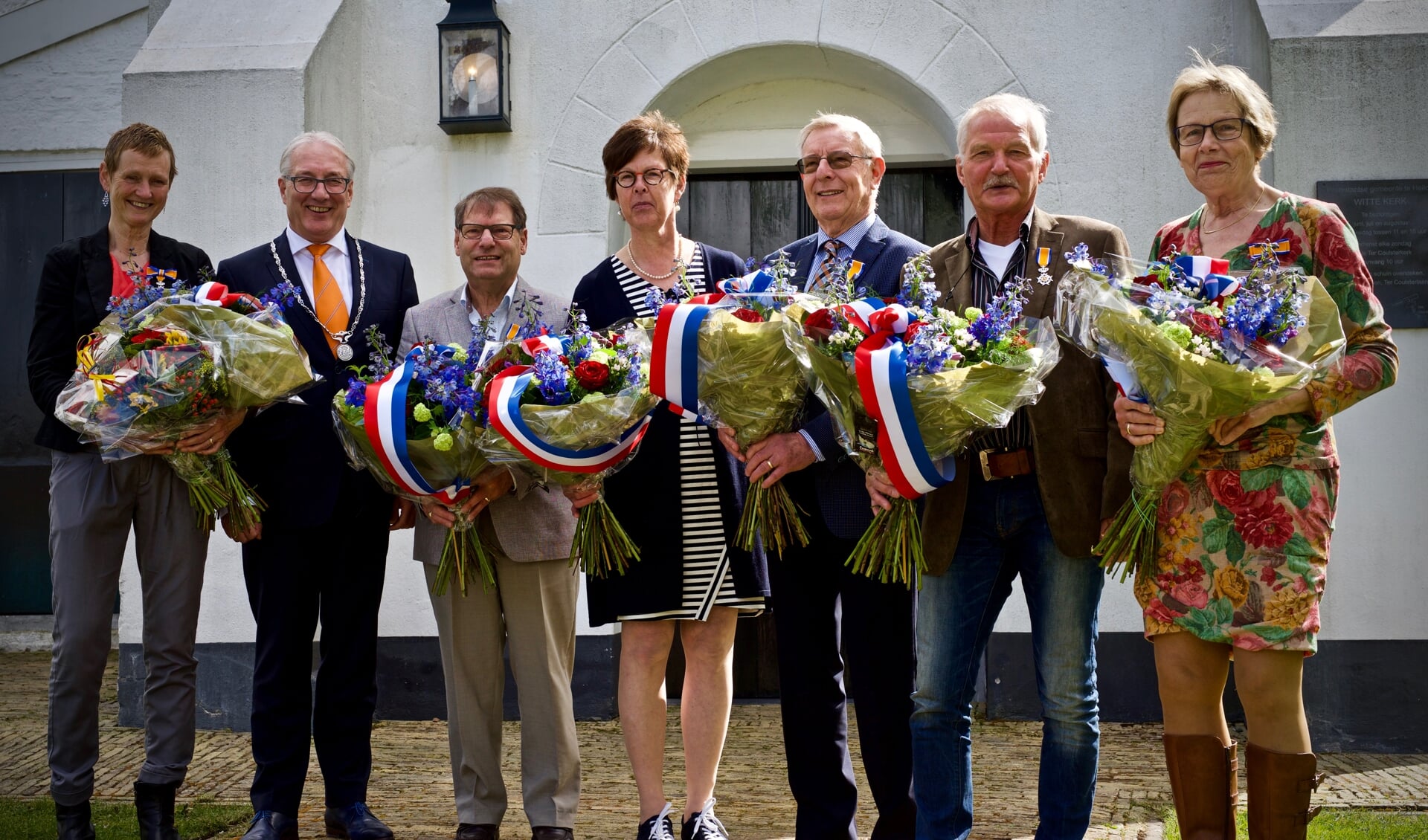 V.l.n.r.: Lideke van Riel- Oudejans, burgemeester Hans Romeyn, Guus Klaase, Antoinette Bontje, Herman Limmen, Frans Endel, Nora de Bruyn-IJssennagger