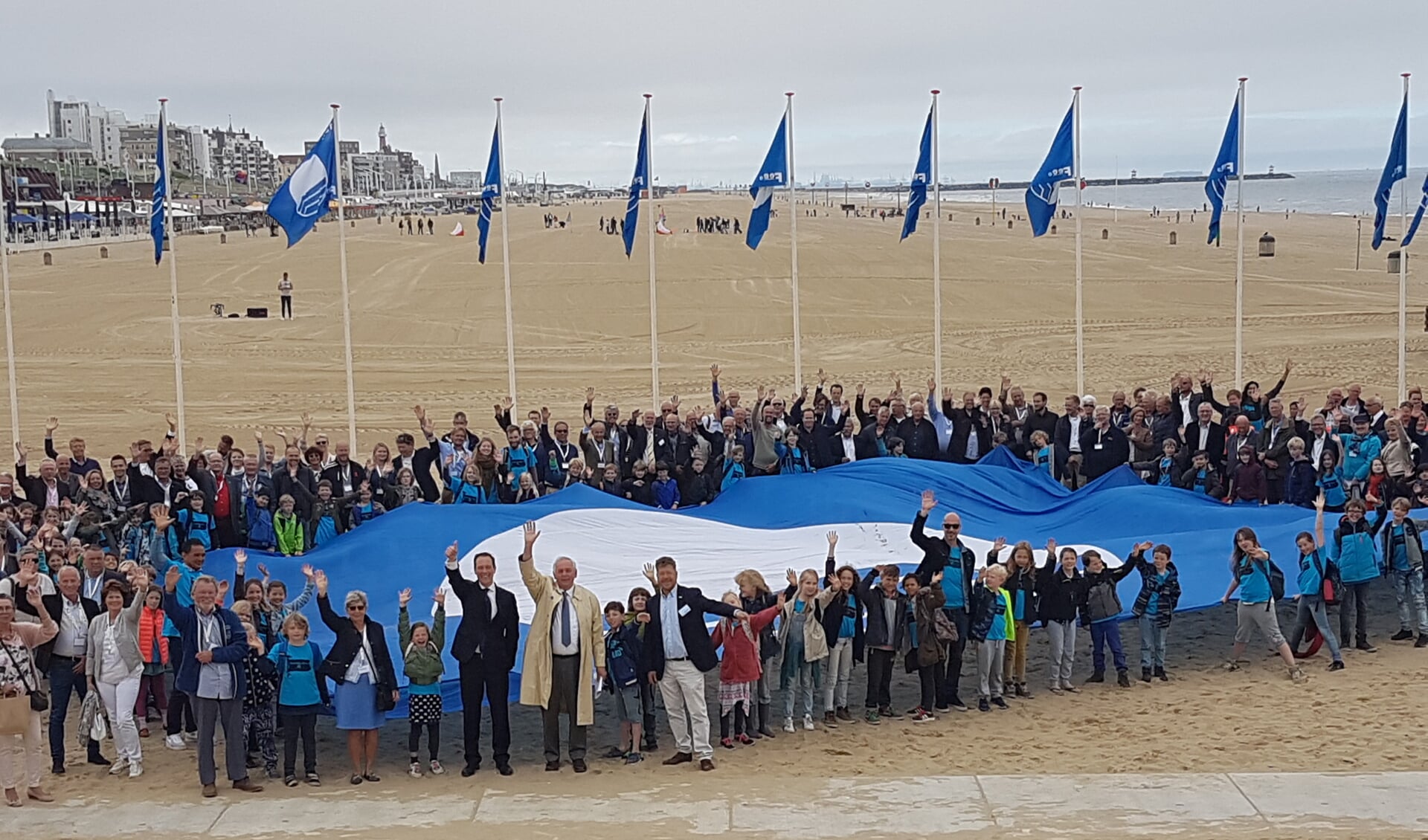 Menno en Caroline Klein tijdens de uitreiking van de Blauwe Vlag en Groene Wimpel in Scheveningen