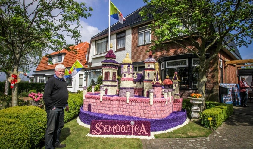 Otto Bruschke bouwde met 15 prikkers dit mozaïek van een Efteling attractie