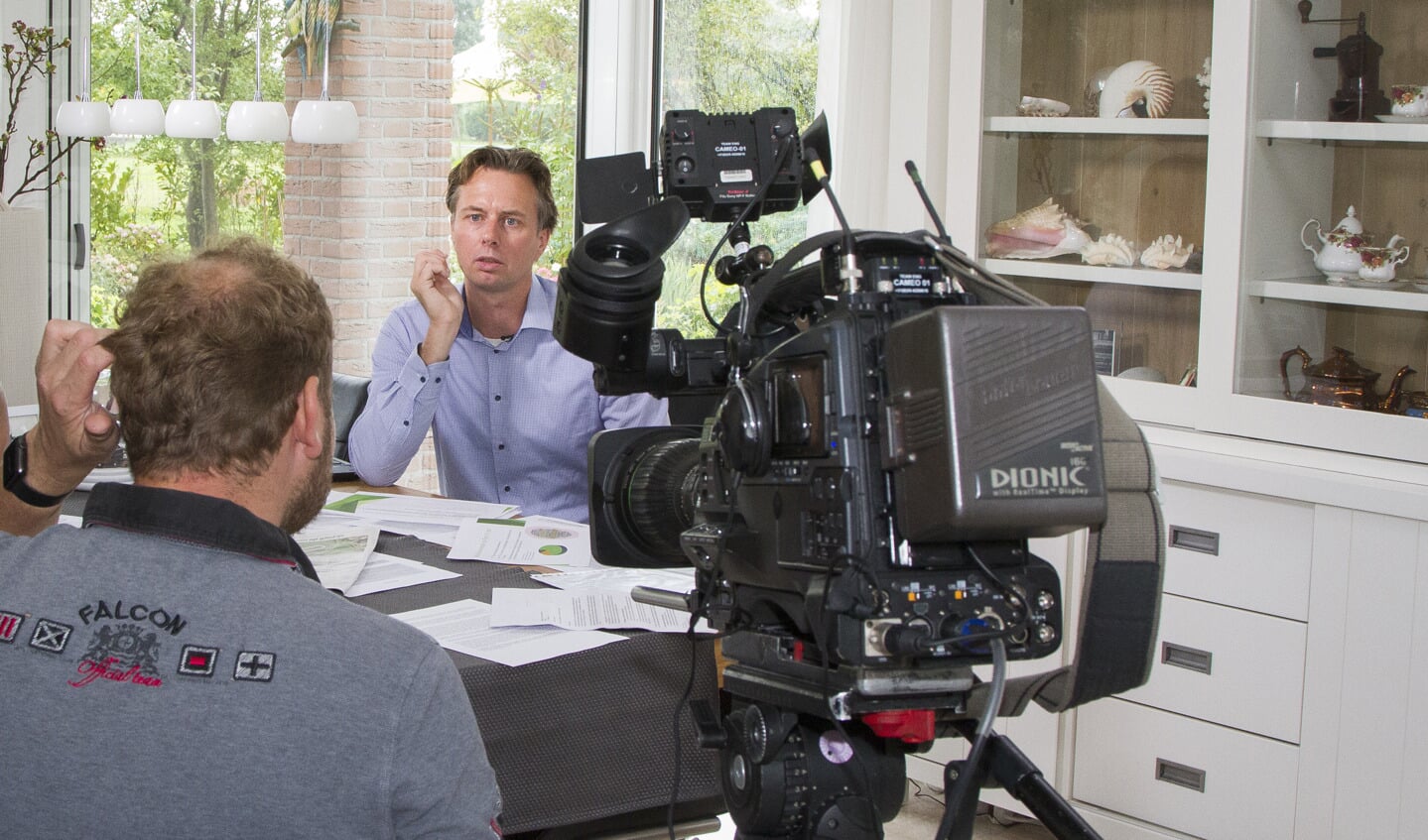 Dennis Spooren tijdens interview voor Hart van Nederland