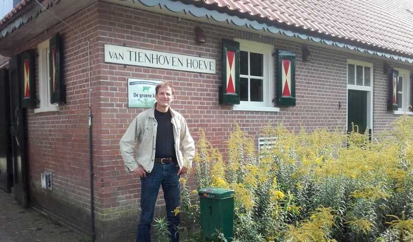 Michiel Mooij voor boerderij 'Van Tienhovehoeve'