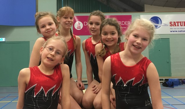 v.l.n.r. achter: Esmee en Sophie v.l.n.r. midden: Dana en Feline v.l.n.r. voor: Alissa en Ellemieke
