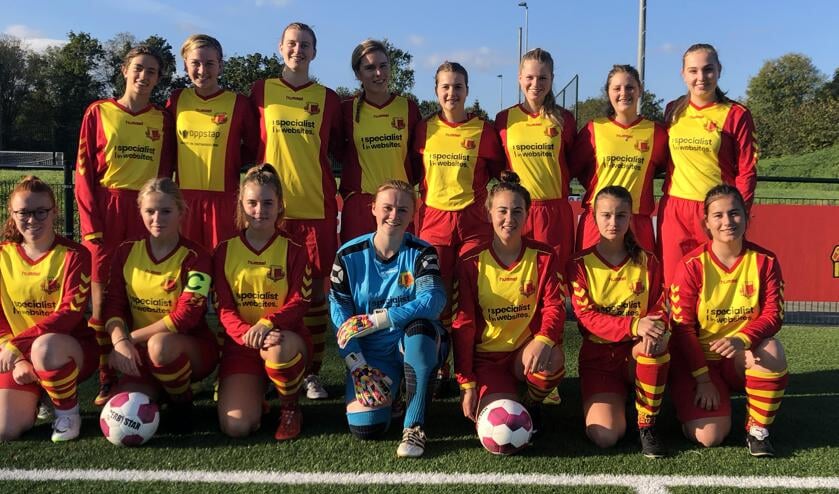Het team van HSV Vrouwen 2
Staand: Stella Janssen, Tessa Bakker (beiden MO19), Donna de Graaff, Ieke Noort, Michelle Schouten, Eline de Jager, Anouk Bais en Natasja Velseboer Zittend: Shenna Slattery, Jet Leering, Rose Kleefman. Miranda Bakker, Ralia el Bouazzati, Bente Posch en Puck van der Nesse Niet op de foto: Lieke Kamps