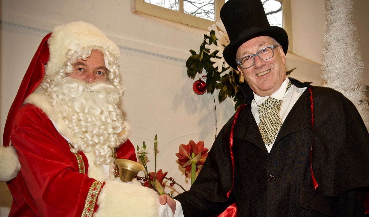 De burgemeester dankt de kerstman voor zijn komst naar Heiloo.