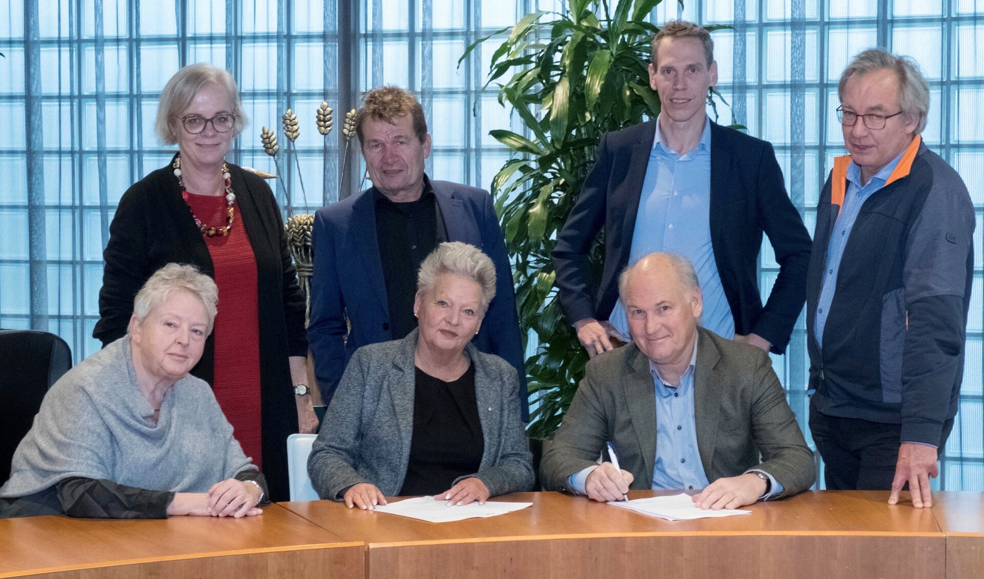 Wethouders regio Alkmaar ondertekenen overeenkomst.