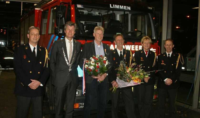 Op de foto vlnr.
Postcommandant Mark Schuitema, burgemeester Mans, Pieter Admiraal, Paul Bos, teamleider Petra Abma en teamleider Hakan Meijer.