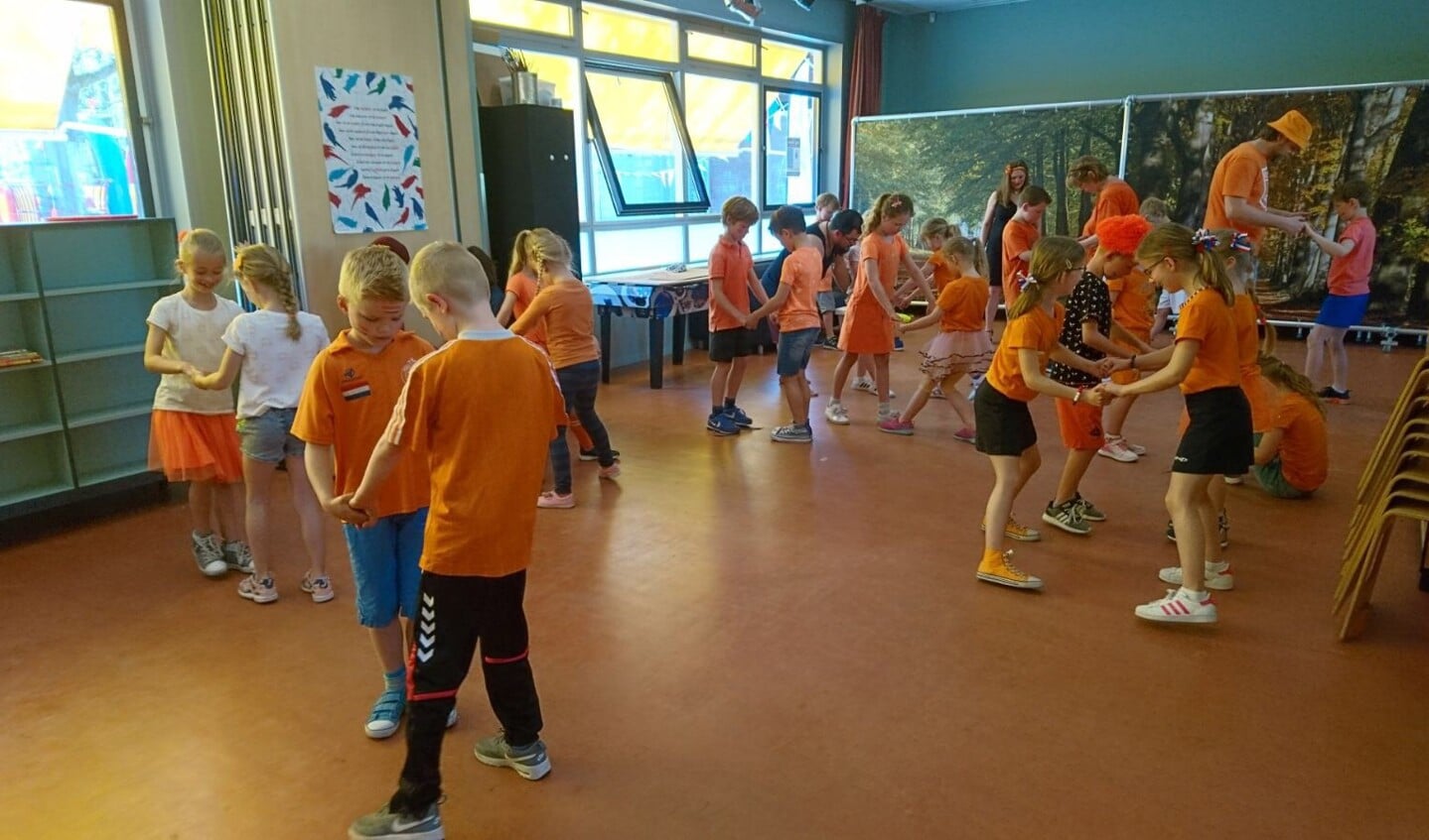 Dansles voor de middenbouw op de Radboudschool.
