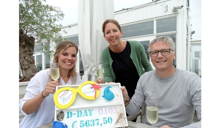 Yvonne Siepel (Deining) en Nathalie en Rob van der Stel (Stichting Terre)