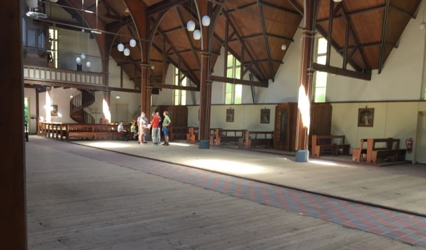 De kapel is al bijna leeg.