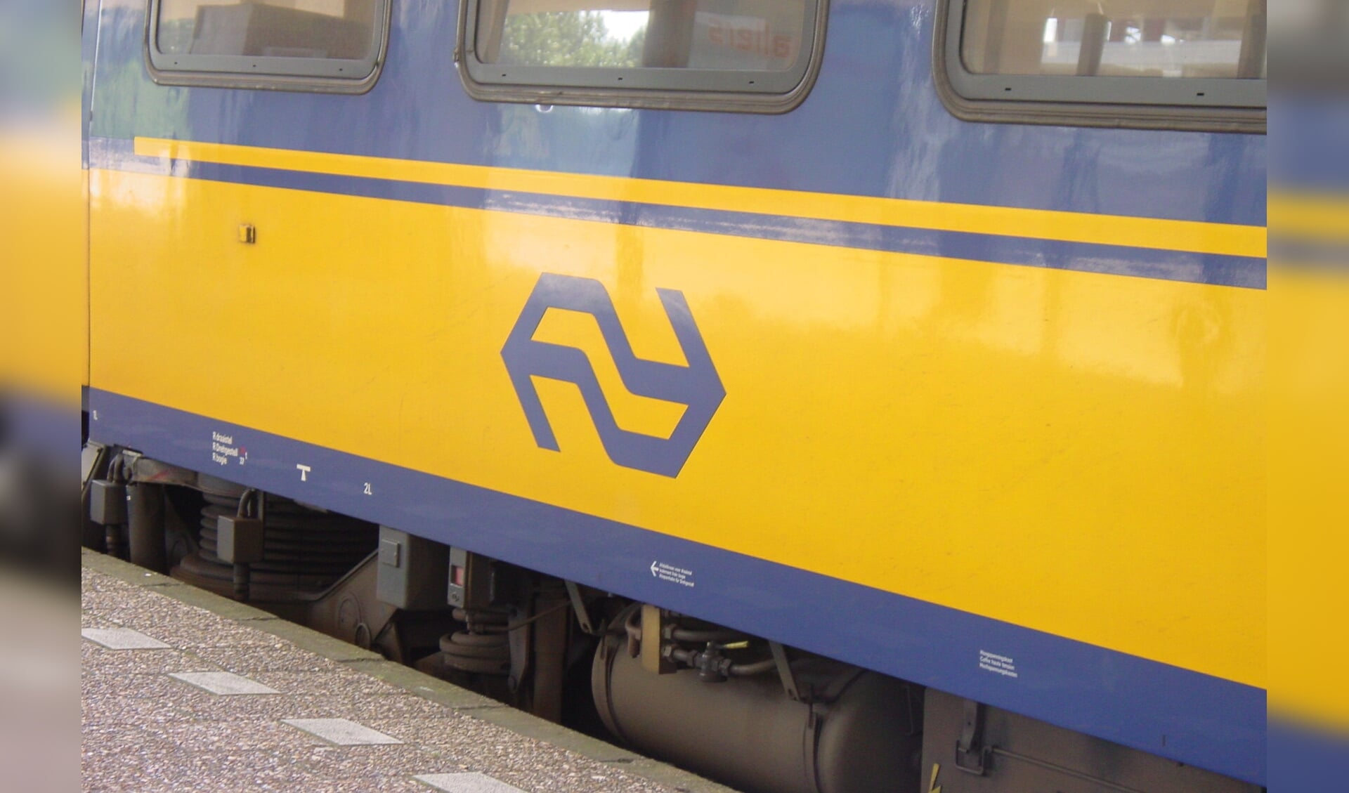 Tussen Alkmaar en Uitgeest moet een overweg hersteld worden. Daardoor rijden er dinsdag vanaf 11.30 uur bussen in plaats van treinen tussen Alkmaar en Uitgeest.