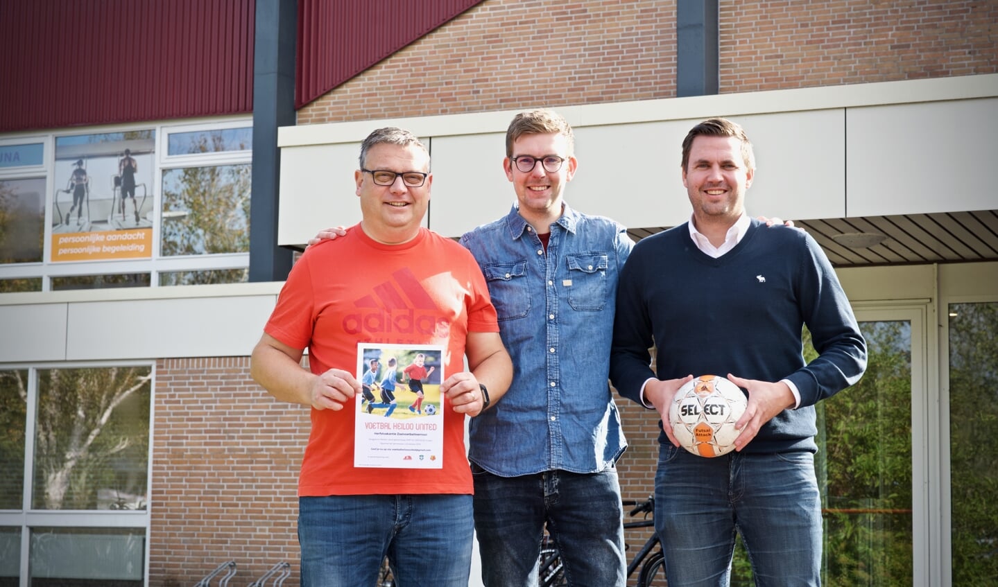 De mede-initiatiefnemers van het zaalvoetbaltoernooi op 23 oktober:  Jeroen Bonhoff, Koen de Jong en Stephan de Jong.