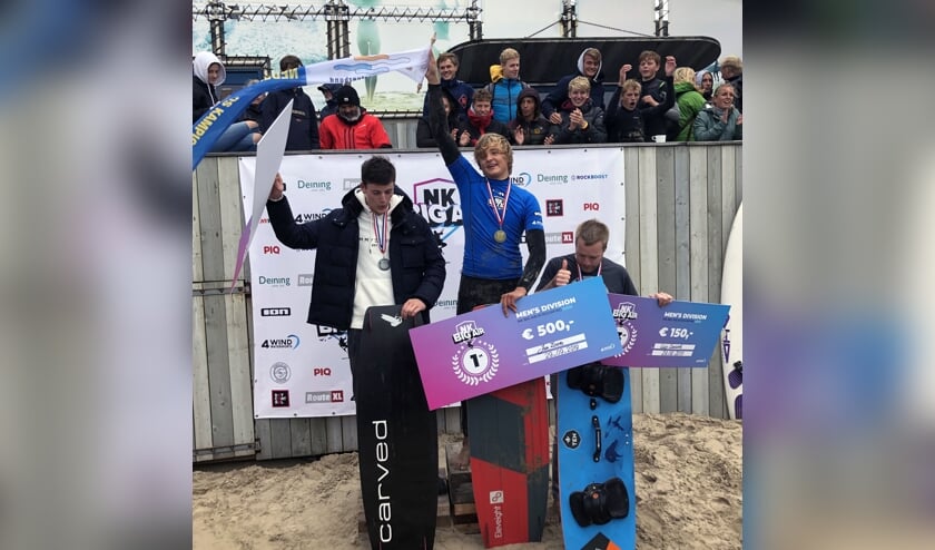 Jan Zoon (midden) won de herenfinale en ging er met de titel vandoor.