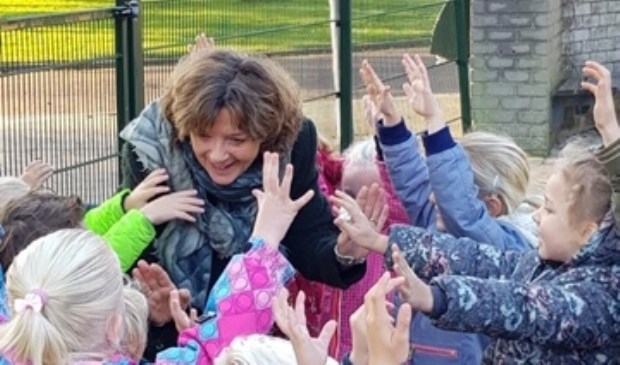Juf Paula viel van de ene in de andere verrassing.