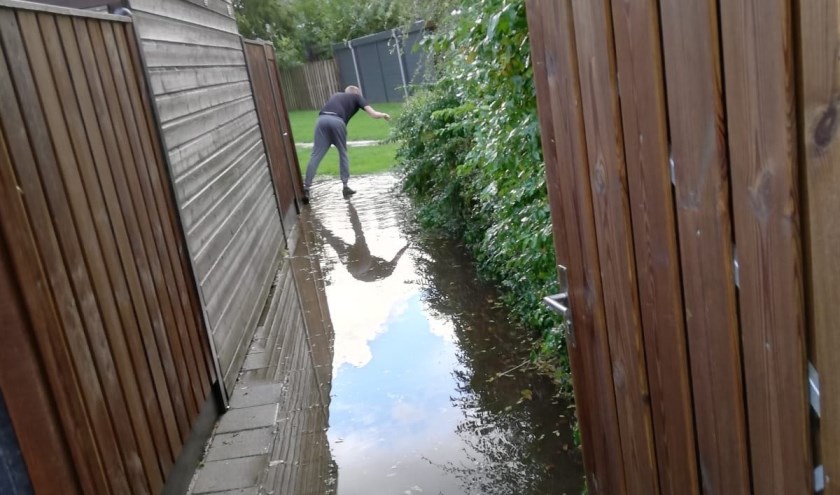 Het gevolg van hoosbuien tijdens een van de spaarzame droge momenten van de dag.