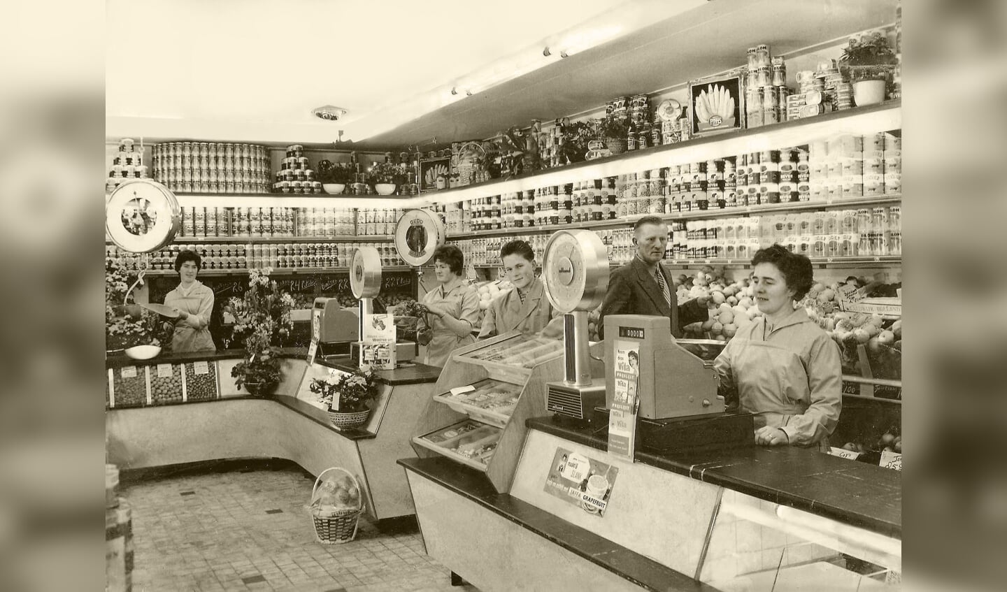 De winkel van groenteboer Stengs in 1961. 