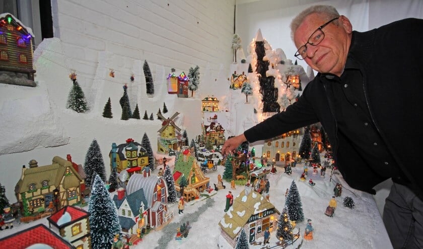 Ieder jaar bouwt Ron de Boer zijn kerstdorp weer op voor het goede doel (foto: 2017)
