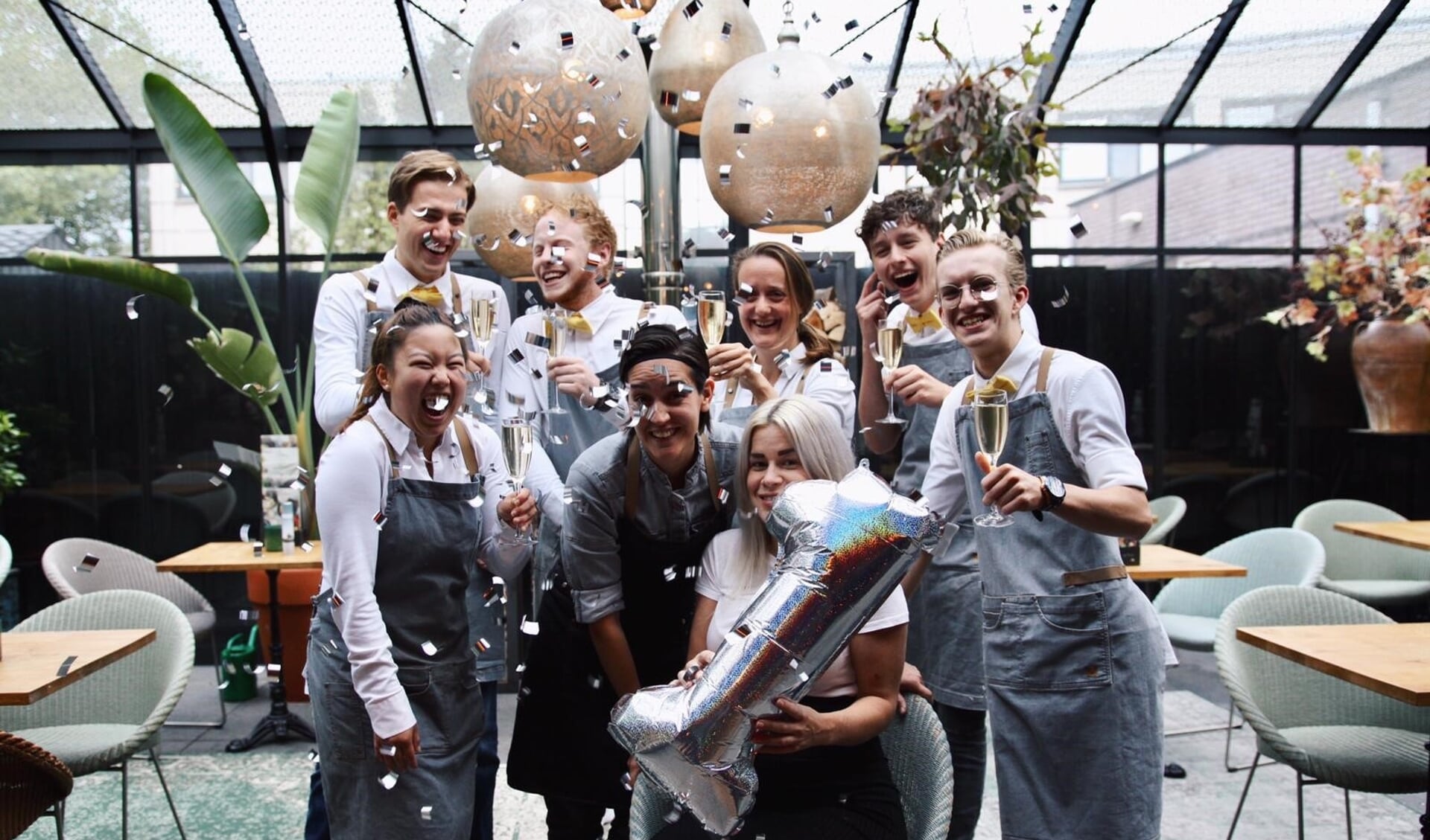 Het team van Restaurant de Kamer viert de eerste verjaardag!