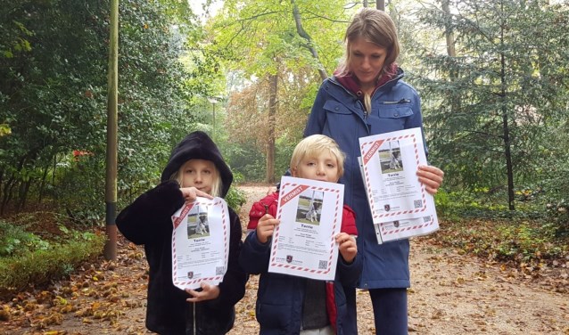 Susan met haar zoon en nichtje hebben wel 500 flyers rondgebracht.