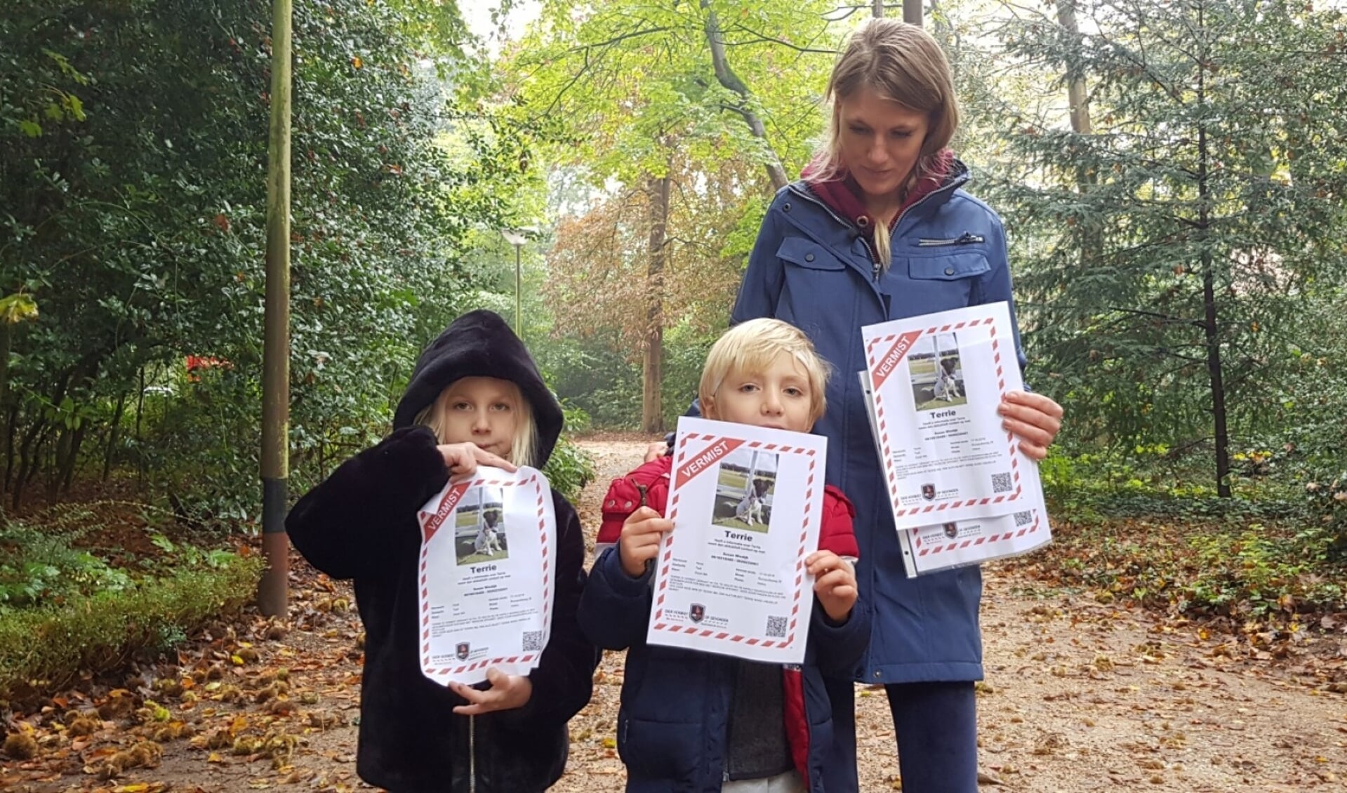 Susan met haar zoon en nichtje hebben wel 500 flyers rondgebracht. 