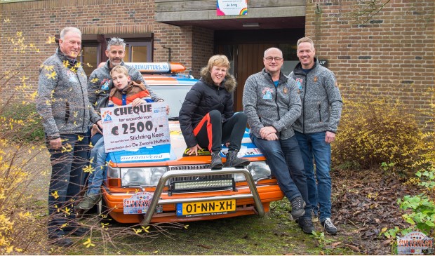 V.l.n.r. Abe Wittebrood, Rene Beerepoot, Kees Kops, Doortje de Hoogh, Peter Bijkerk en Theo Bakker.
Kees en Doortje zitten op de Boog.