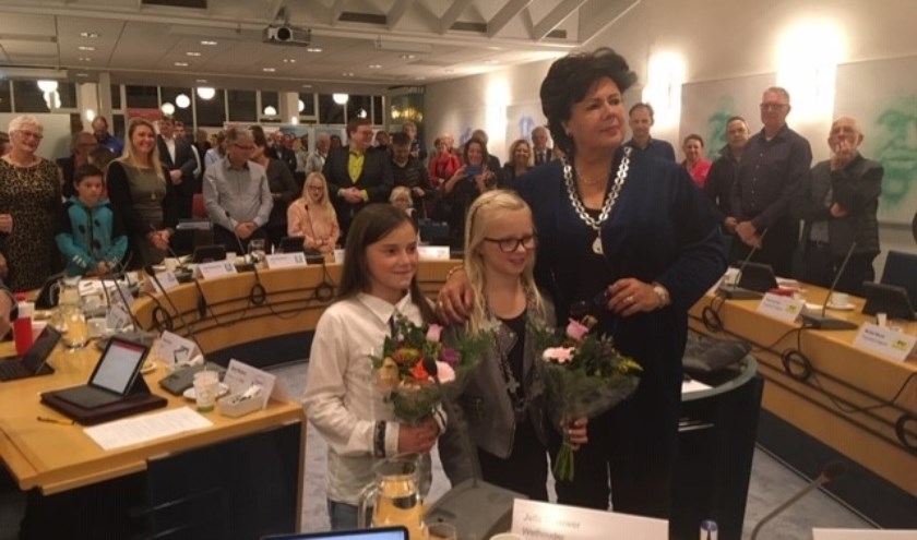 Het burgemeestersontbijt: burgemeester Wendy Verkleij en kinderburgemeester Fien Reulen gaan ontbijten op de Molenhoek