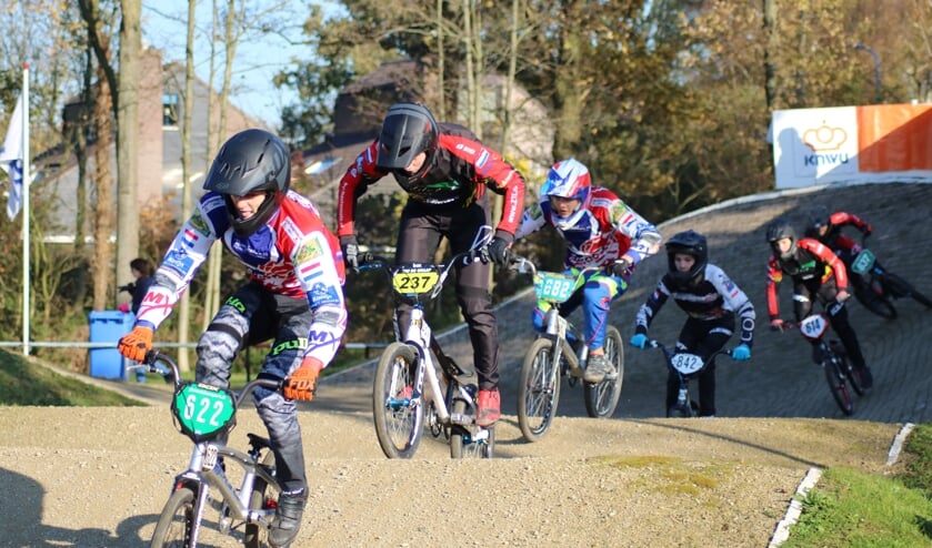 De vele toeschouwers werden naast de zon getrakteerd op spannende races.