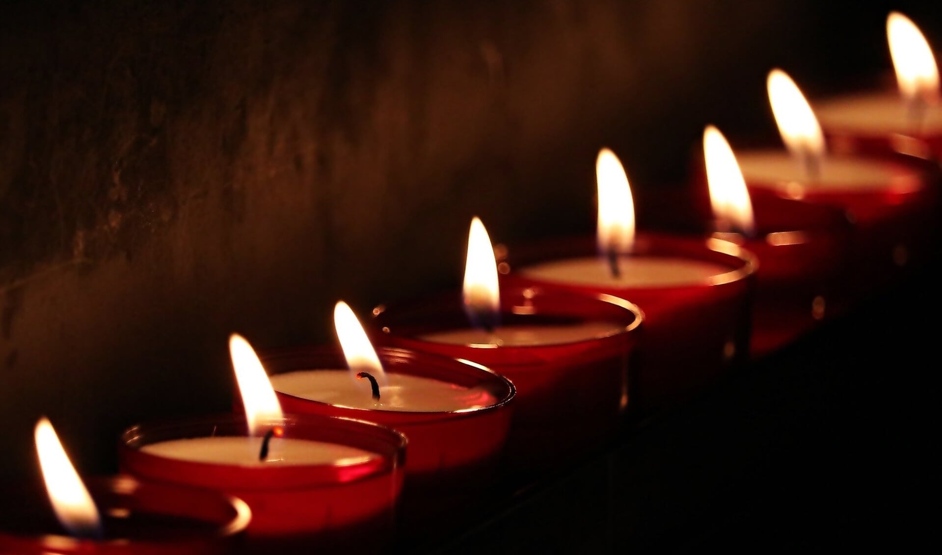 Wereldwijd worden er op de tweede zondag in december, om 19.00 uur lokale tijd, kaarsjes aangestoken om overleden kinderen te herdenken. 