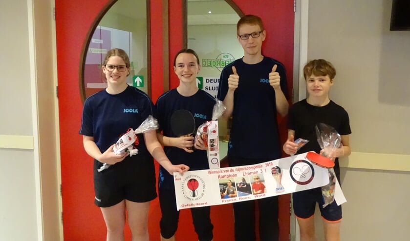 V.l.n.r. Roos, Franka, coach Jeremy Geels en Wout.