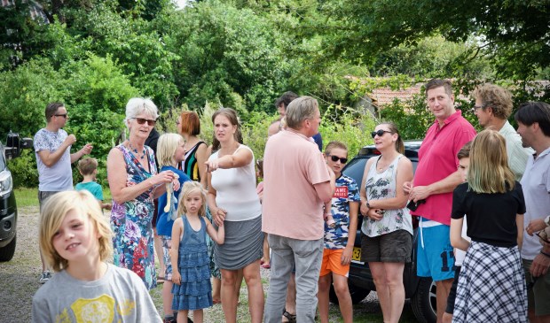 Hartje zomer neemt de familie Hammink afscheid van familie en vrienden en vertrekt naar Oostenrijk.