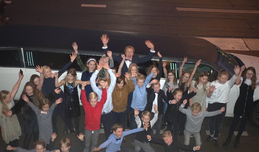 De cast van 'Dierendief' met regisseur Torsten Colijn.