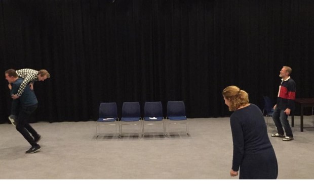 Een scene uit het toneelstuk 'Cloaca'