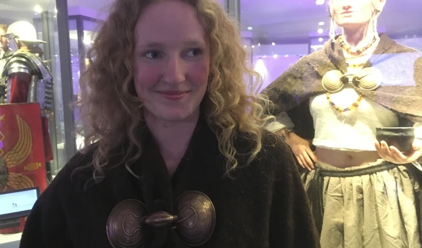 Winnares Minke voor de mensfiguur Julia in het Huis van Hilde