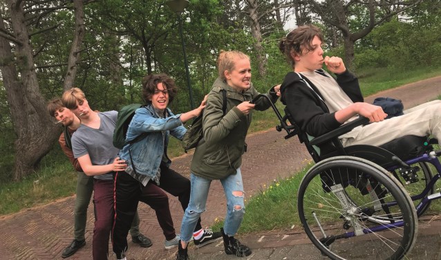 Kyllian, Jonas, Sieb, Lieke en Daan, ofwel theatergroep ZwartGat.