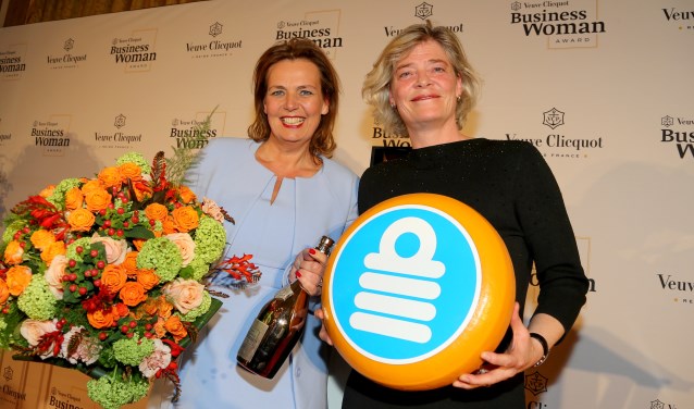 Links Zakenvrouw 2019 Mireille Kaptein, rechts Marry de Gaay Fortman, voorzitter van het bestuur van Topvrouwen.nl.  